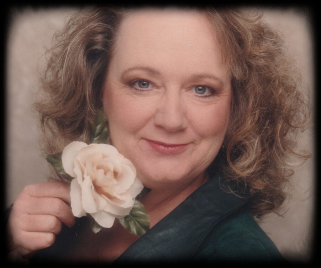 Elizabeth "Liz" Tucker